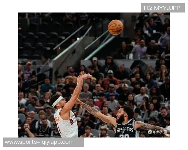 布克三节高效表现斩获24分7助攻正负值22助球队取得领先 布克三节高效表现斩获24分7助攻正负值22助球队取得领先