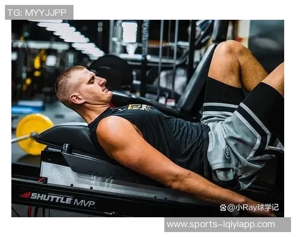 约基奇展现超凡视野与精准手法布劳恩底角三分轻松命中 约基奇展现超凡视野与精准手法布劳恩底角三分轻松命中