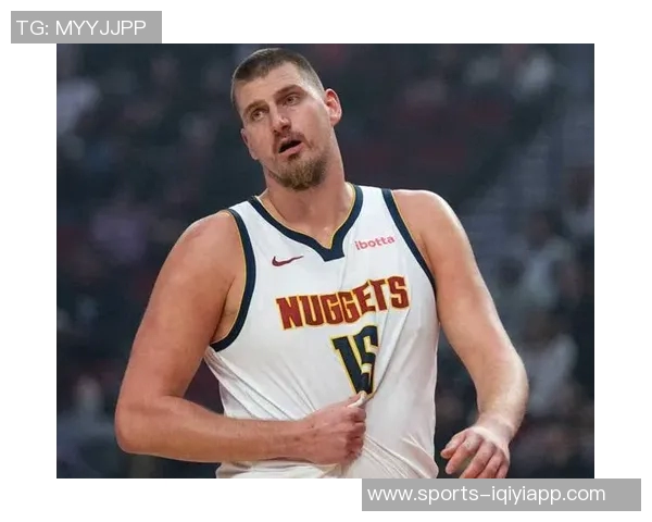 约基奇对抗训练后与裁判深入交流20分钟探讨比赛规则与判罚细节 约基奇对抗训练后与裁判深入交流20分钟探讨比赛规则与判罚细节