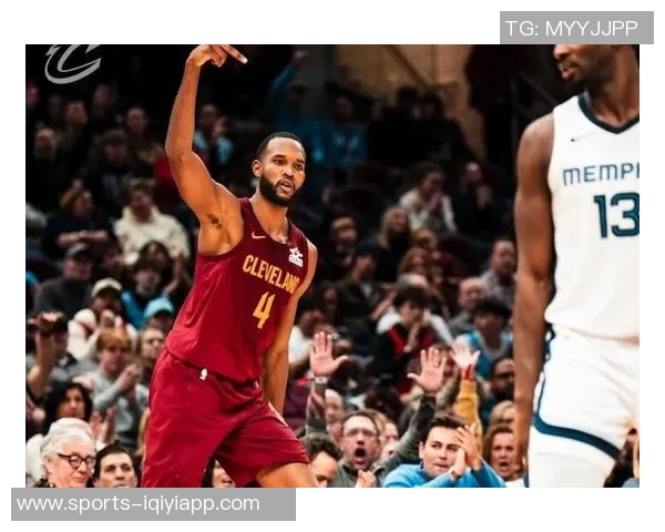 莫布里展现全能进攻能力接队友传球后外线三分精准命中