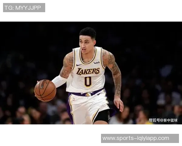 瓦科亲自为克雷桑剪胡子社媒晒照引发球迷热议