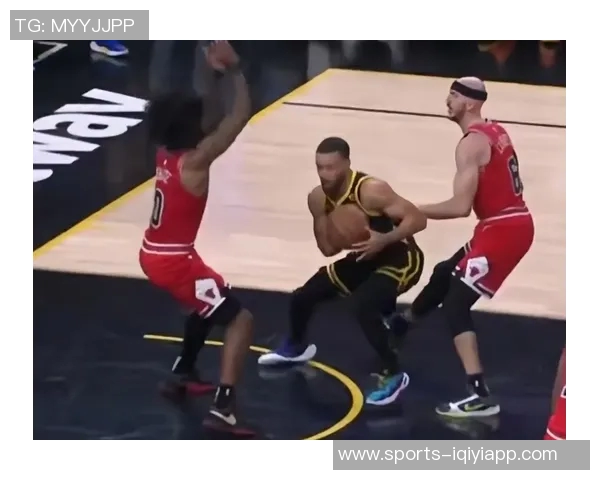 库里透露上半场扭伤脚踝情况不严重期待尽快恢复状态