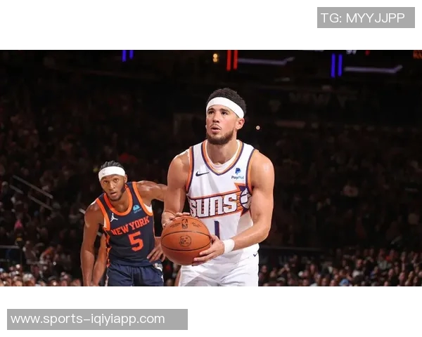 布克下半场狂砍29分却遗憾绝杀三分失手全场32分上半场表现惨淡仅得9中1