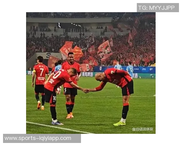 广东队逆转中国香港姜至鹏禁区小角度射门精彩破门助力胜利